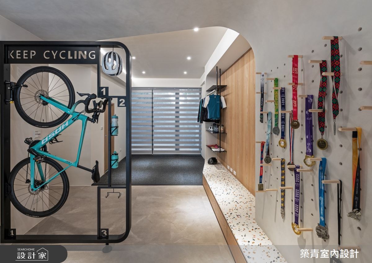單車狂熱者的夢想居家！客製化現代風透天別墅，讓清新綠意走入兩人小日子