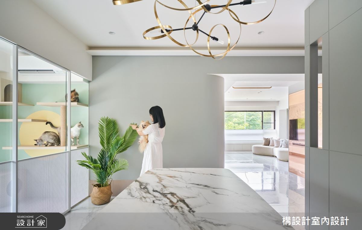 清爽淺色調+療癒寵物宅設計，打造徜徉於充沛日光的浪漫新古典宅！