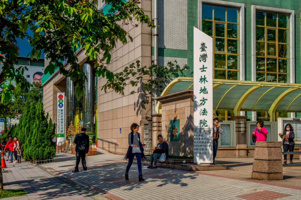 法院判決贈與房地 需以現值課稅