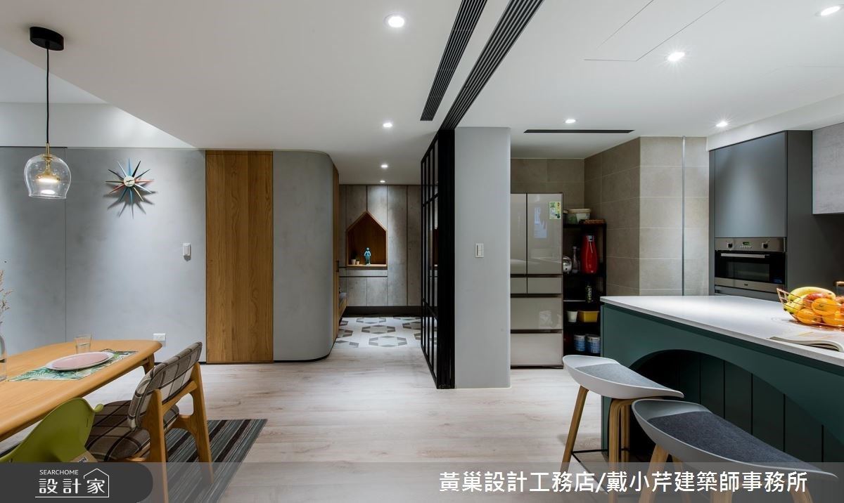 開放格局有情感流動，小隔角落也有深夜食堂風