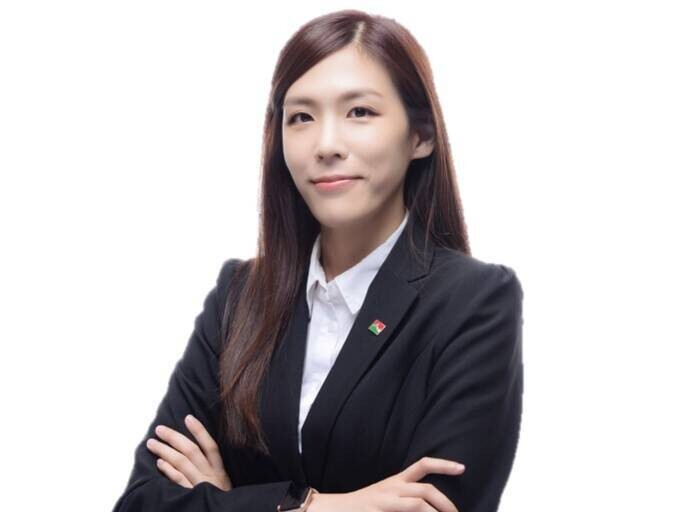 信義房屋楠梓店專案經理簡怡仁今年獲頒高雄市「優良不動產經紀人員」。