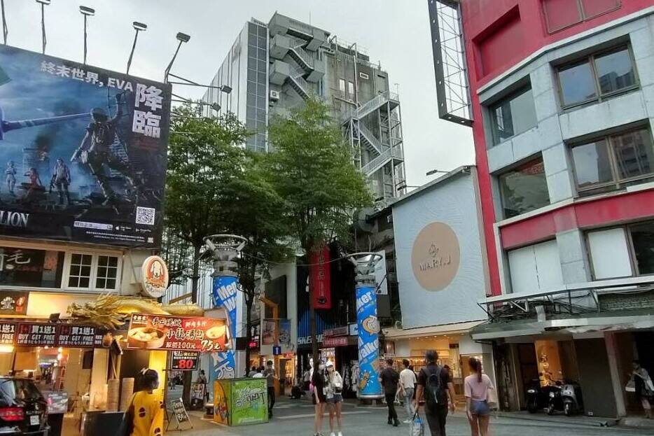 目前西門町租金水準大概較巔峰時腰斬，不過整個市況已經有觸底反彈的跡象。