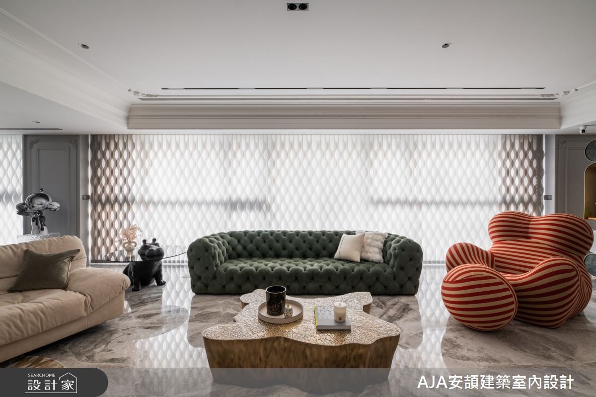 遠眺都會城市的夜色，透光大理石+造型家具襯托百坪豪邸的時尚魅力