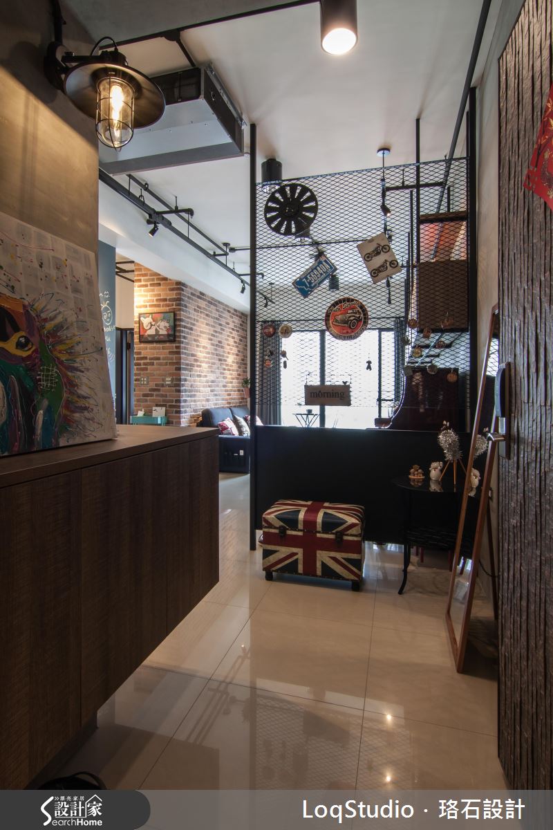 精抓預算 打造個性夫妻與愛犬的 19 坪 Loft 新婚窩！