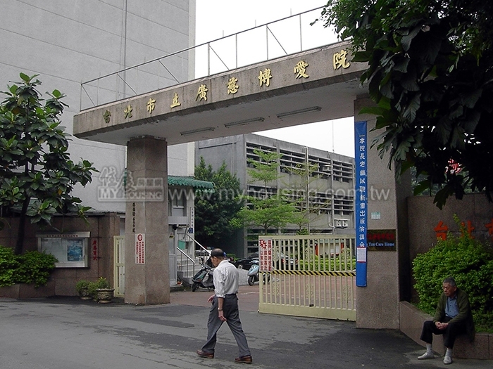 議員率眾抗議　廣慈公宅擬減戶