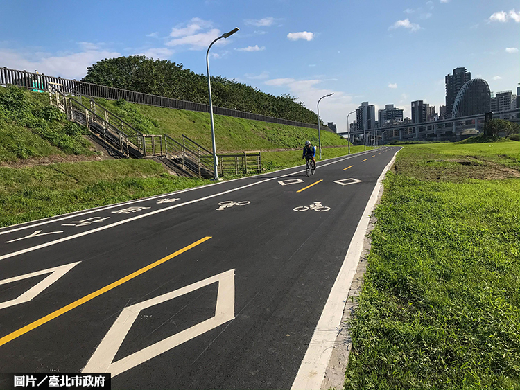 南湖右岸自行車道動線優化 打造友善休閒空間