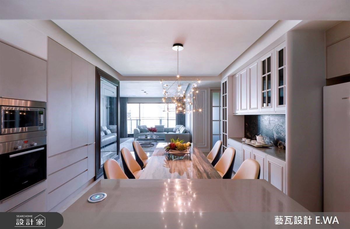 自住待客都體面！新古典大宅用豪氣沙發與精緻餐廳款待家人親友