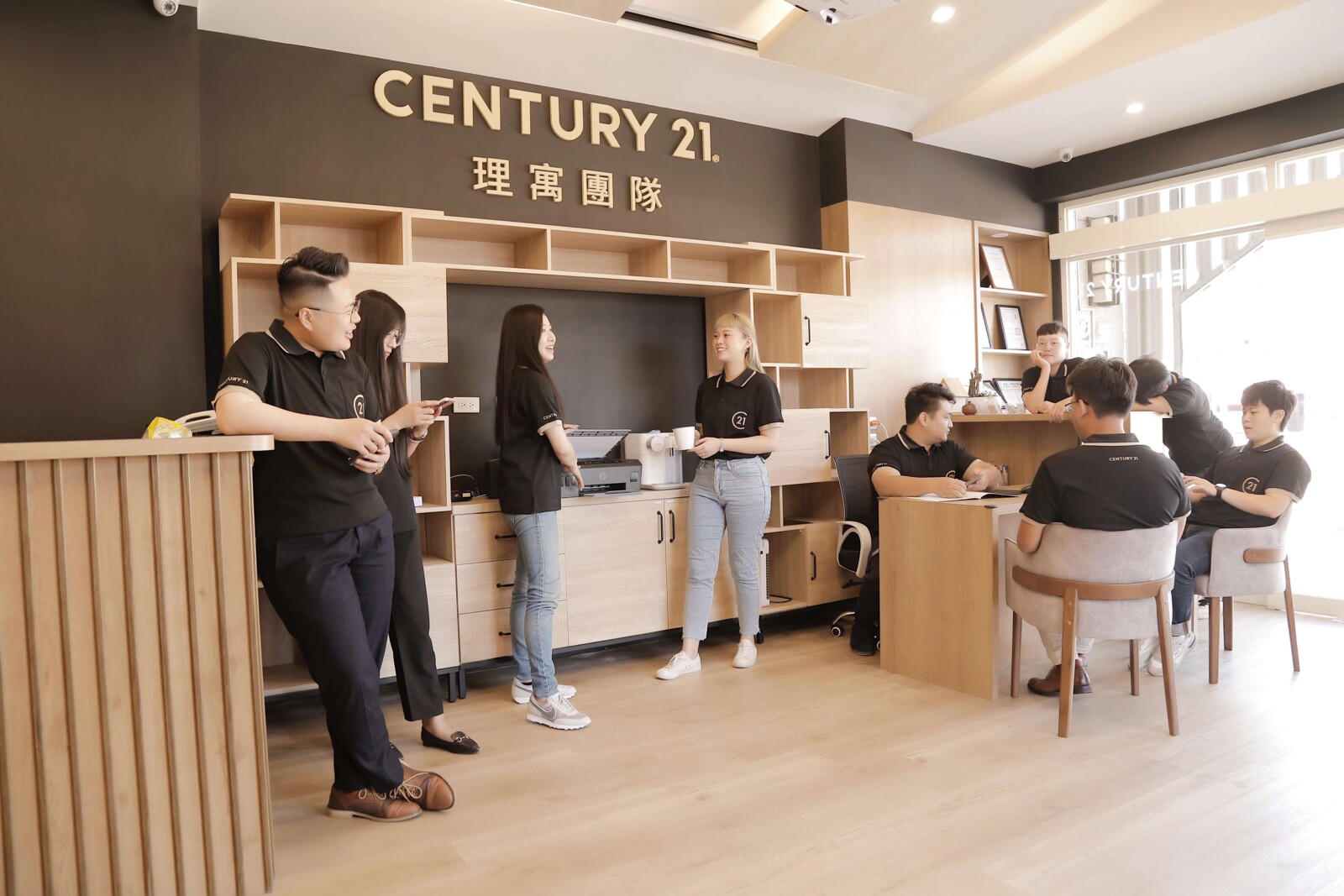 團隊協作與專業服務 克服創業挑戰。圖片來源_21世紀不動產