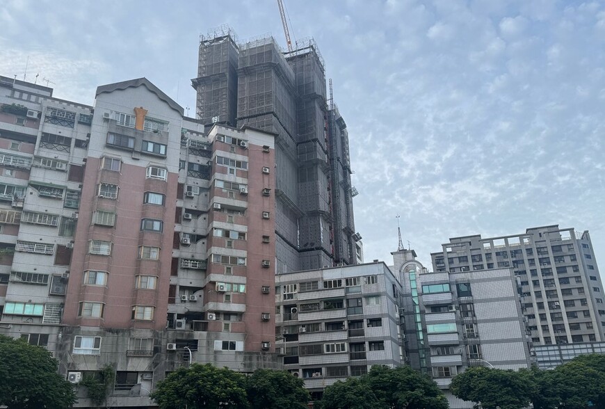 消費者控訴！台南某房仲議約書驚見「拋棄審閱權」條款，業界直指契約無...