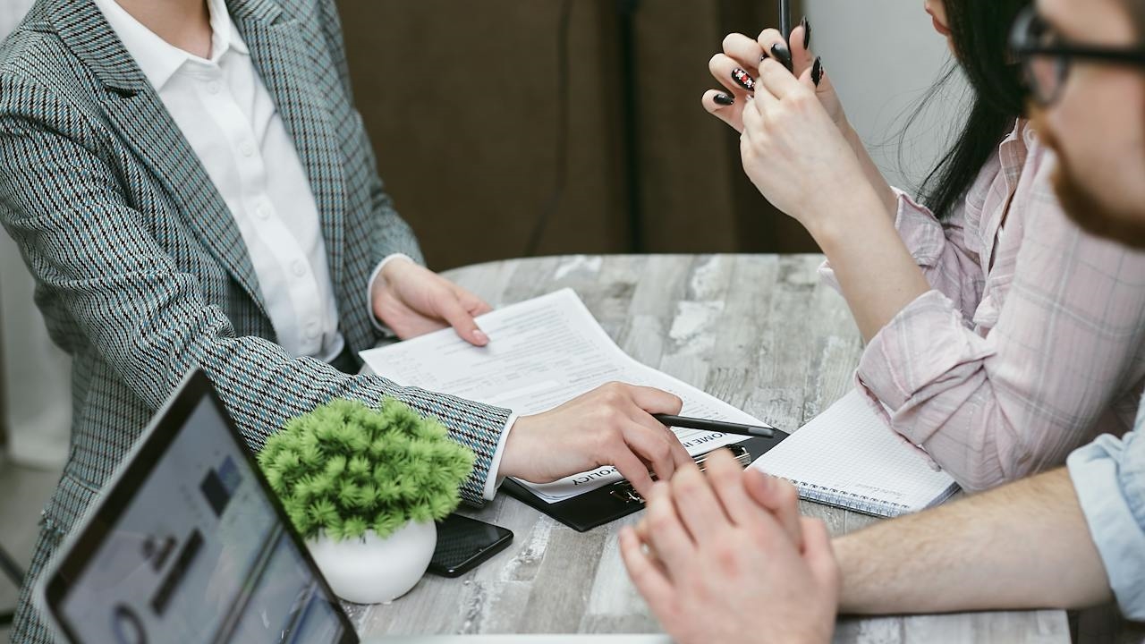 下斡旋被告知差很多！房仲「再問這句」他疑惑 網笑：成交機率高