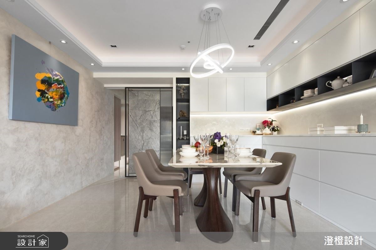 複合媒材混搭溫煦人文感，45坪半毛胚屋以布藝家具、石紋、格柵展現美好...