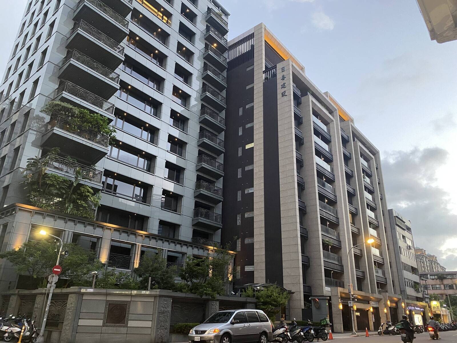 房市主流的房屋種類有公寓、華廈、透天厝、電梯大樓這四種 (圖片來源 藍浩勻) 房市主流的房屋種類有公寓、華廈、透天厝、電梯大樓這四種 (圖片來源 藍浩勻)