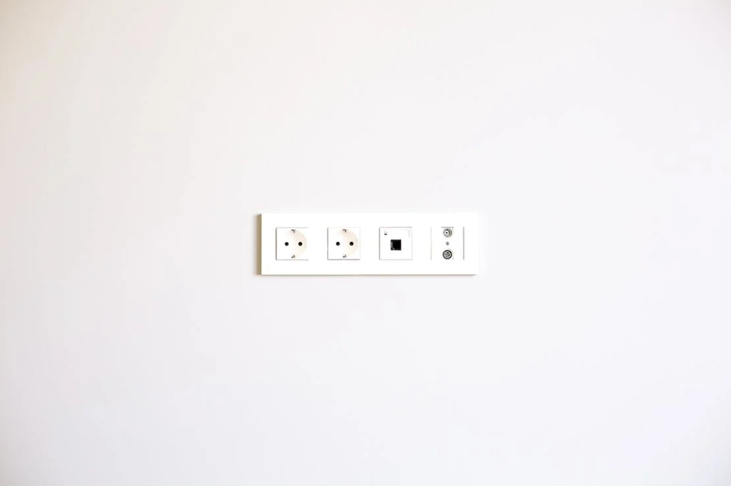 延長線插好插滿 「1行為恐釀災」專家曝：燒起來時間問題