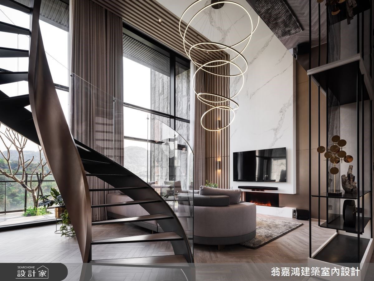 鏤空藝術梯成為家中的藝術品，百坪樓中樓豪宅機能與美無界聯動讓生活充...