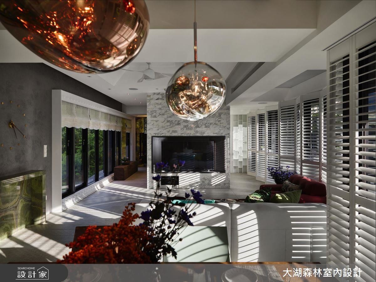 援引湖光呼應山色，玩味光線的浮誇藝術宅