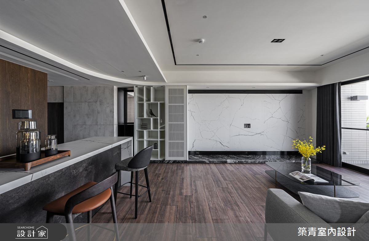 預售屋客變現代風宅邸！微調格局、佐入吧檯營造開放大餐廳，享受夜晚微...