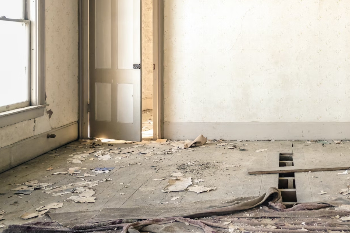 北部租金3千「天花板漏水塌一半」 房東：自己處理