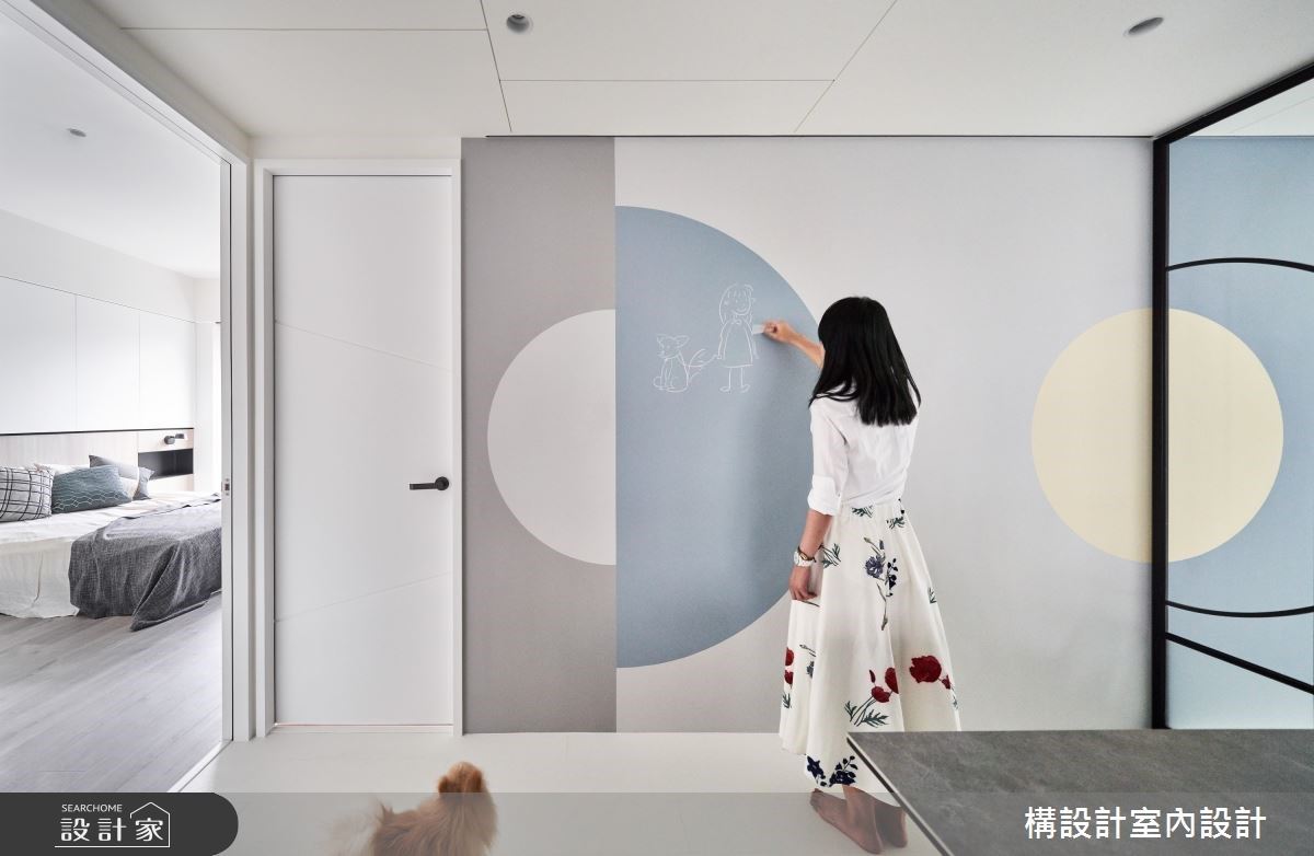 圈出親子宅的文青質感！暗藏「黑板牆+隱藏收納」，打造充滿歡笑聲的清新...