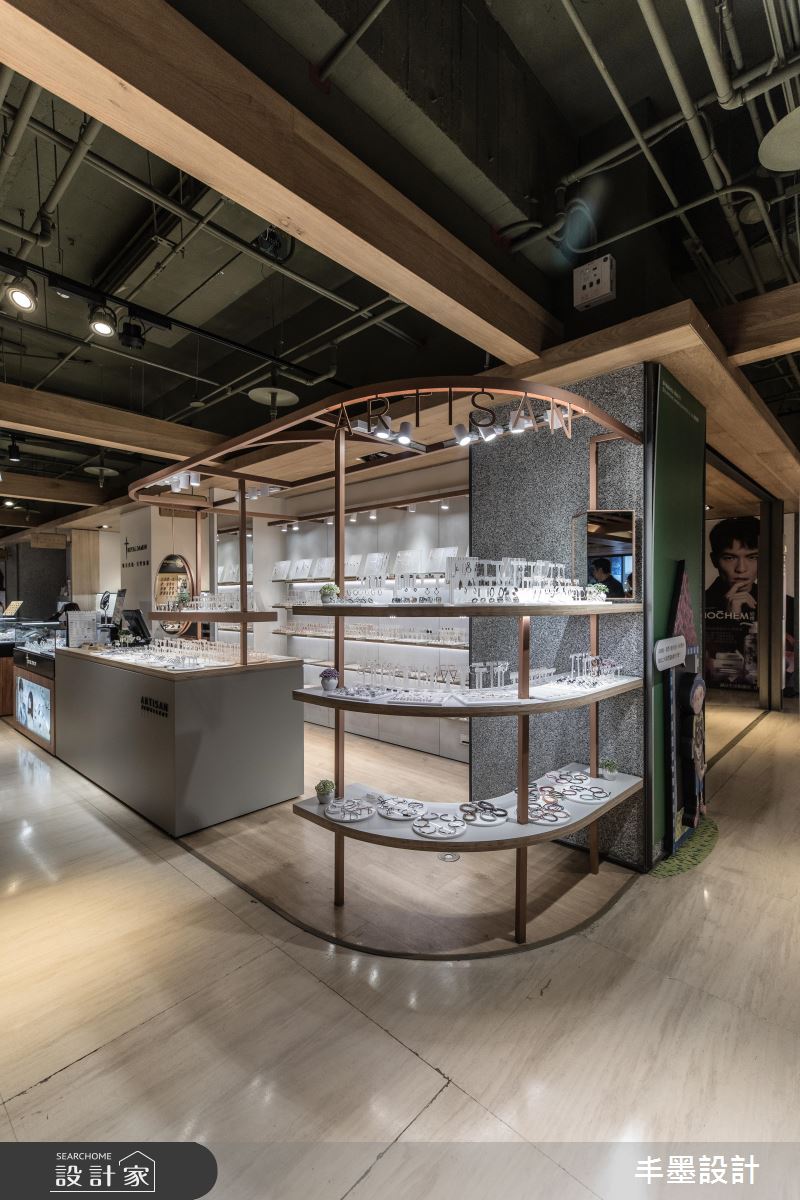 用簡約風品味，打造女性的愛美飾物所