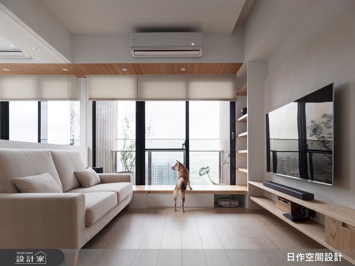 與毛孩同居的日式無印風日常！臥榻串起美好休閒時光，玻璃隔間讓空間顯寬敞