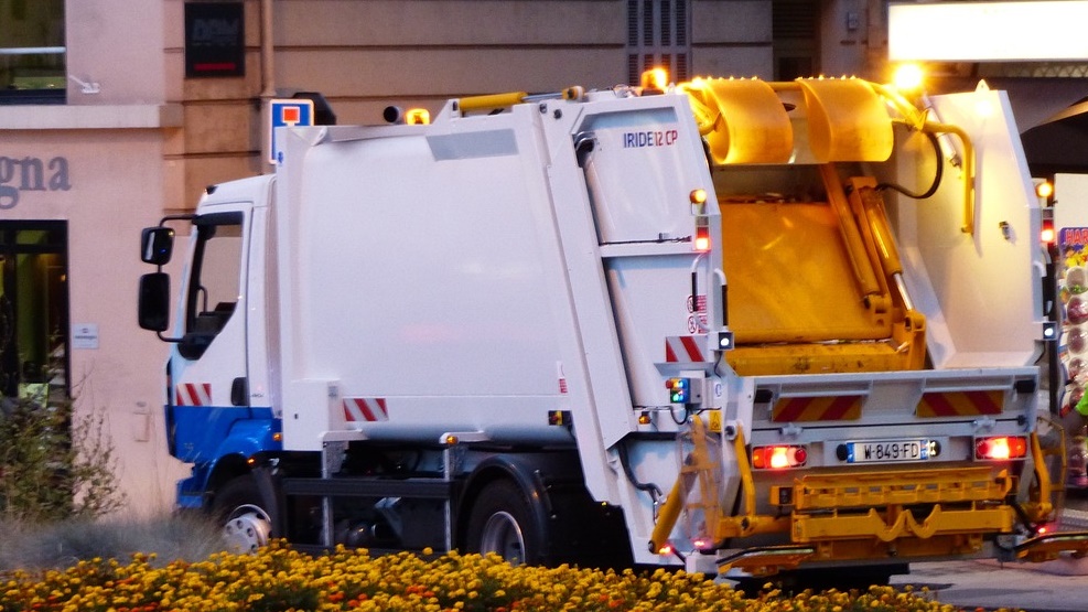 他想省下社區「垃圾清運費」！ 網見價格驚：超便宜