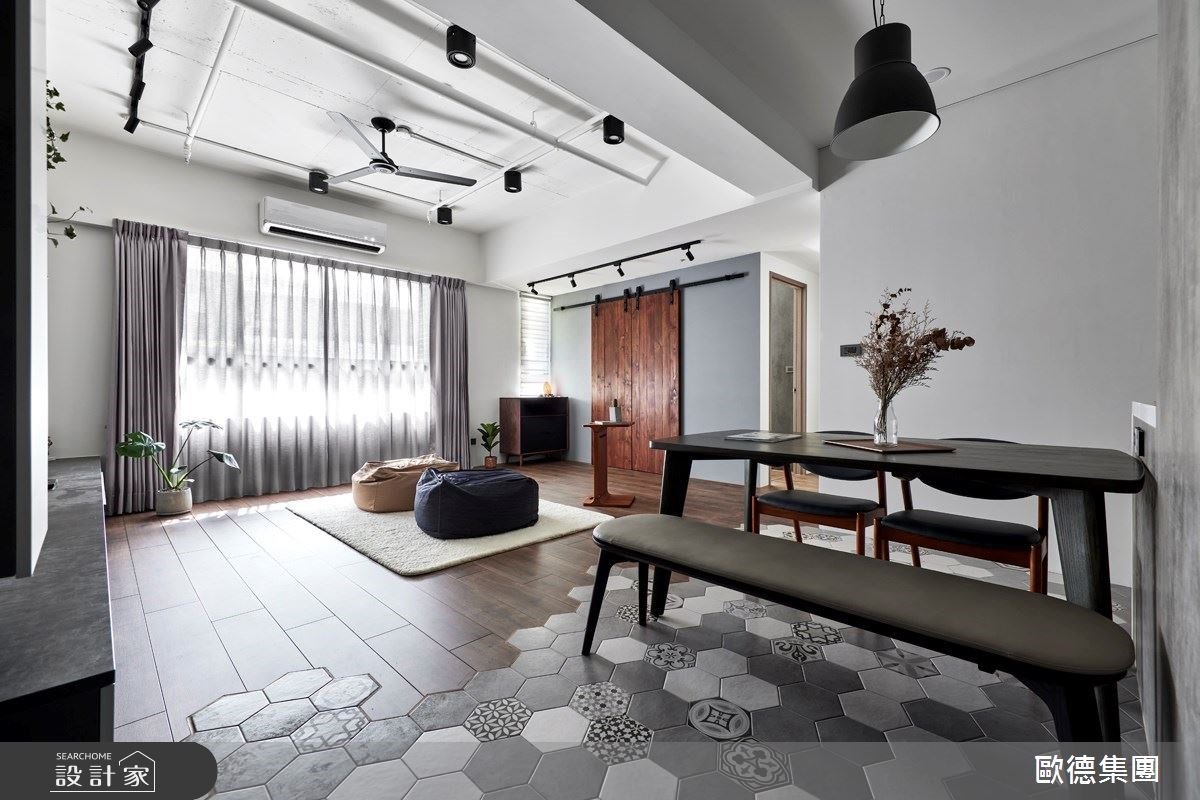 不經意流露的好品味！22 坪現代工業宅不擺沙發，用自由無拘的空間演繹年...