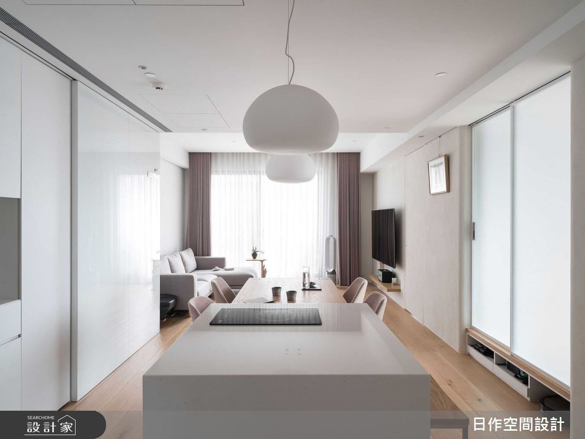 餐廳、化妝台都有隱藏收納！24 坪無印風美宅，滿足工作與親子生活