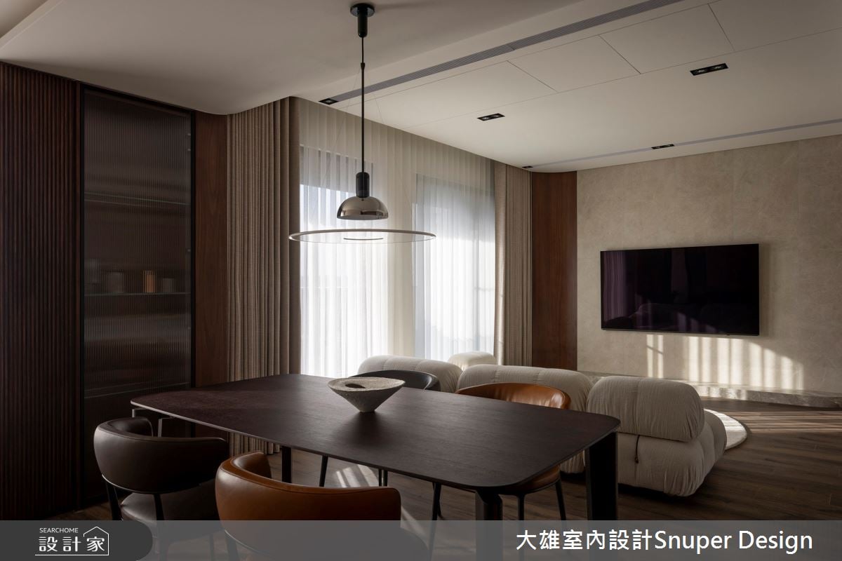 23坪現代風時尚居所，沈穩木質+特色軟裝一展女性的細膩溫柔