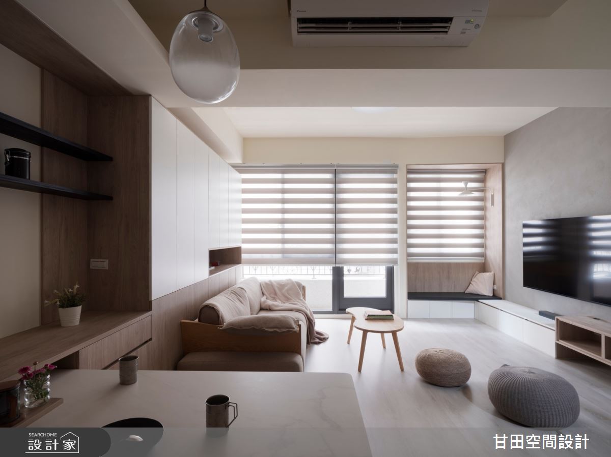 在溫煦的透天別墅中，用療癒臥榻、中島、書房、獨立更衣室及整合式收納...