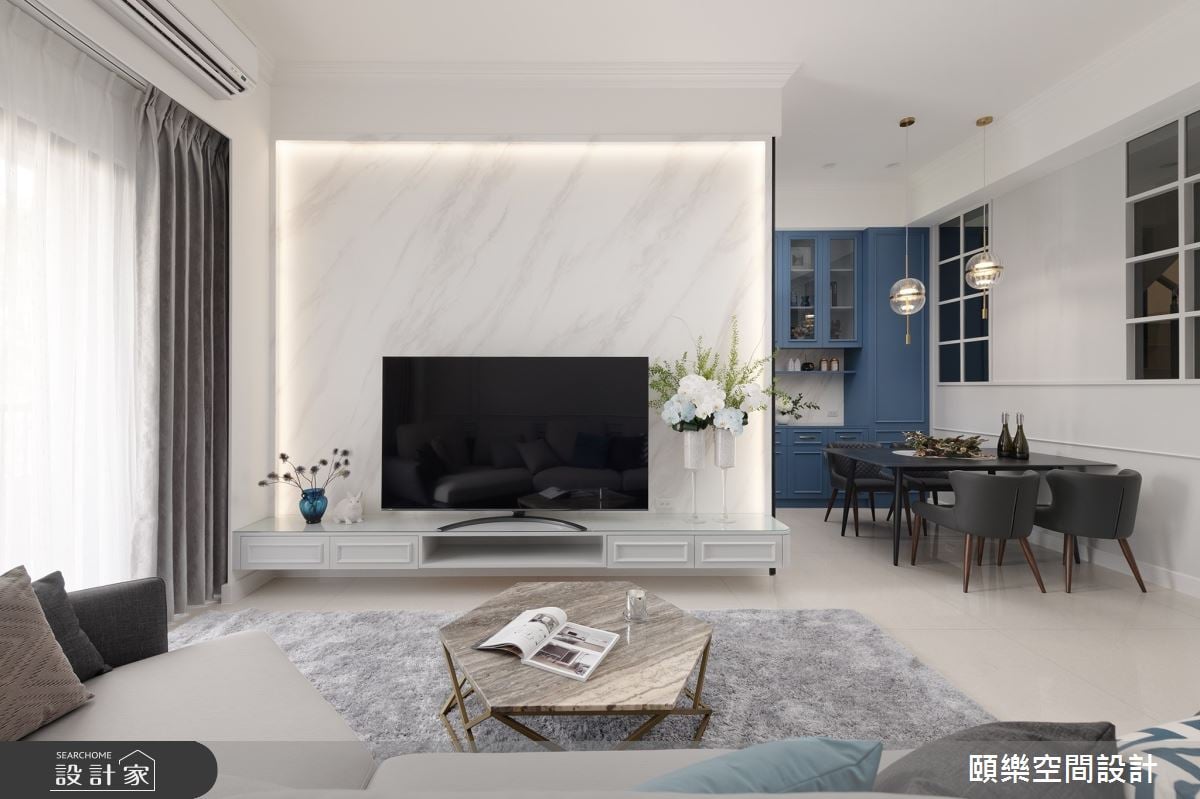 美式風賦予透天別墅藍調靈感！一日衣櫃、線板櫃體及通透玻璃拉門，體現...