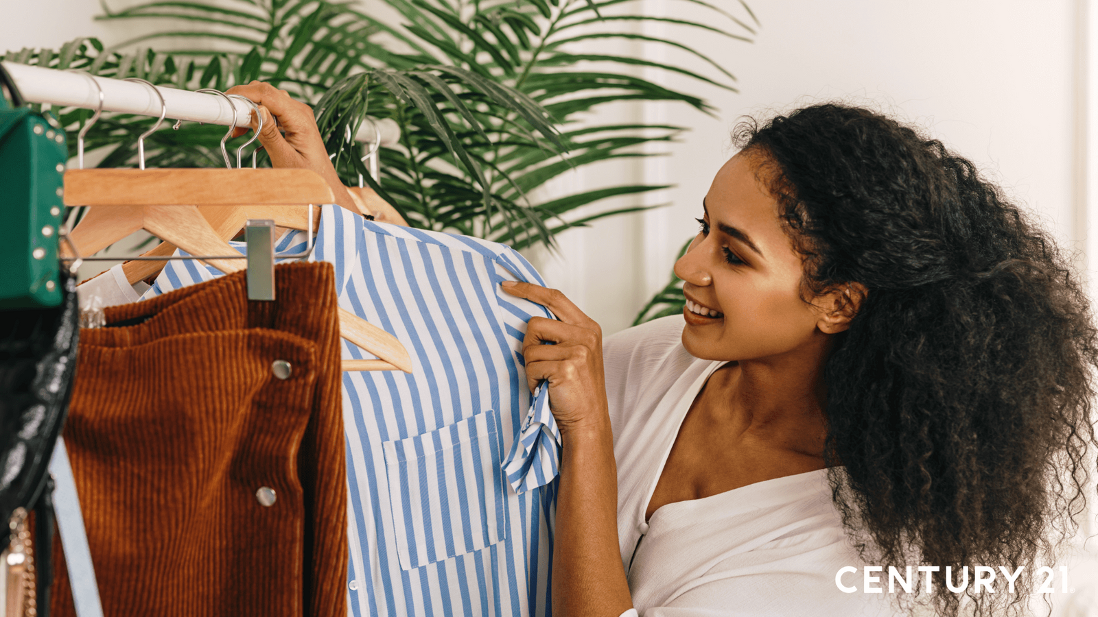 Step 01衣服、寢具分類整理：趁換季進行斷捨離。（圖片來源_21世紀不動產））