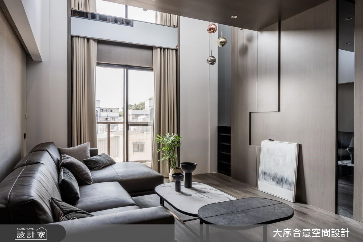 挑高視野迎來好採光！60坪現代風樓中樓，注入溫潤木質成就暖心感