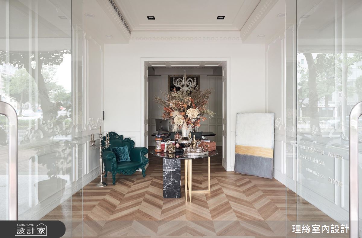 11 坪商空的優雅白！低預算、小坪數也能成就法式古典