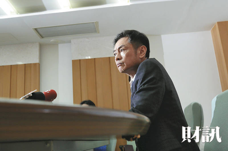 高階手機鏡頭盛世不再　股王繳近8季最慘成績單