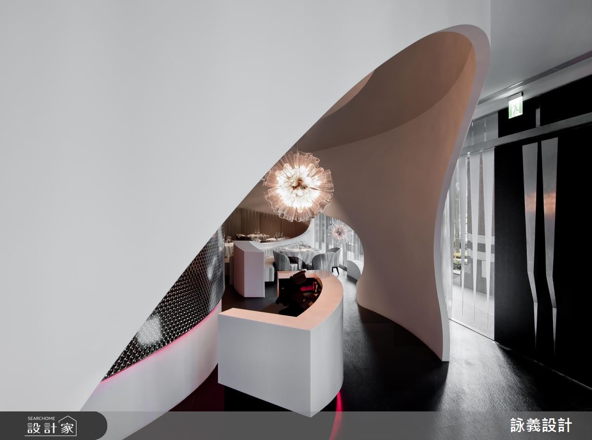 空間的蒙太奇，建築的視覺體現，將餐廳化為電影場景