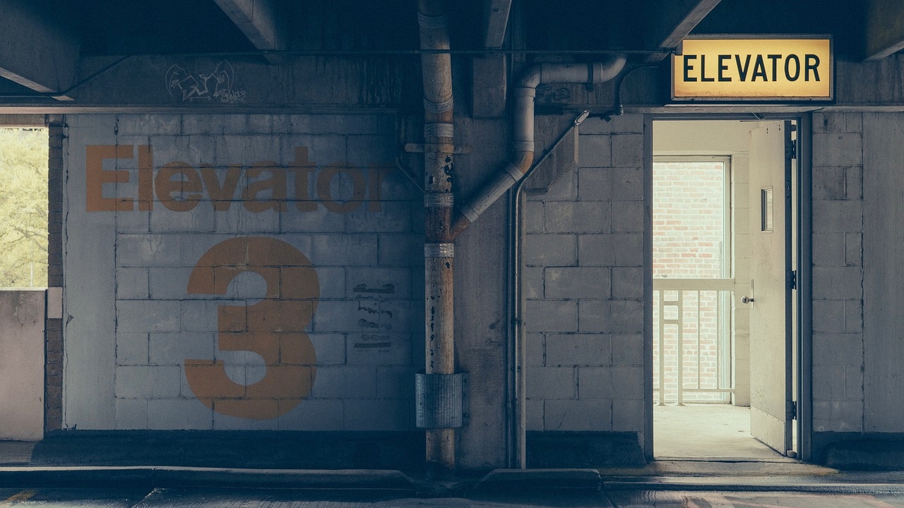 鄰居買2車位 天天被老婆罵「瞎眼才嫁你」他慶幸：幸好有選對