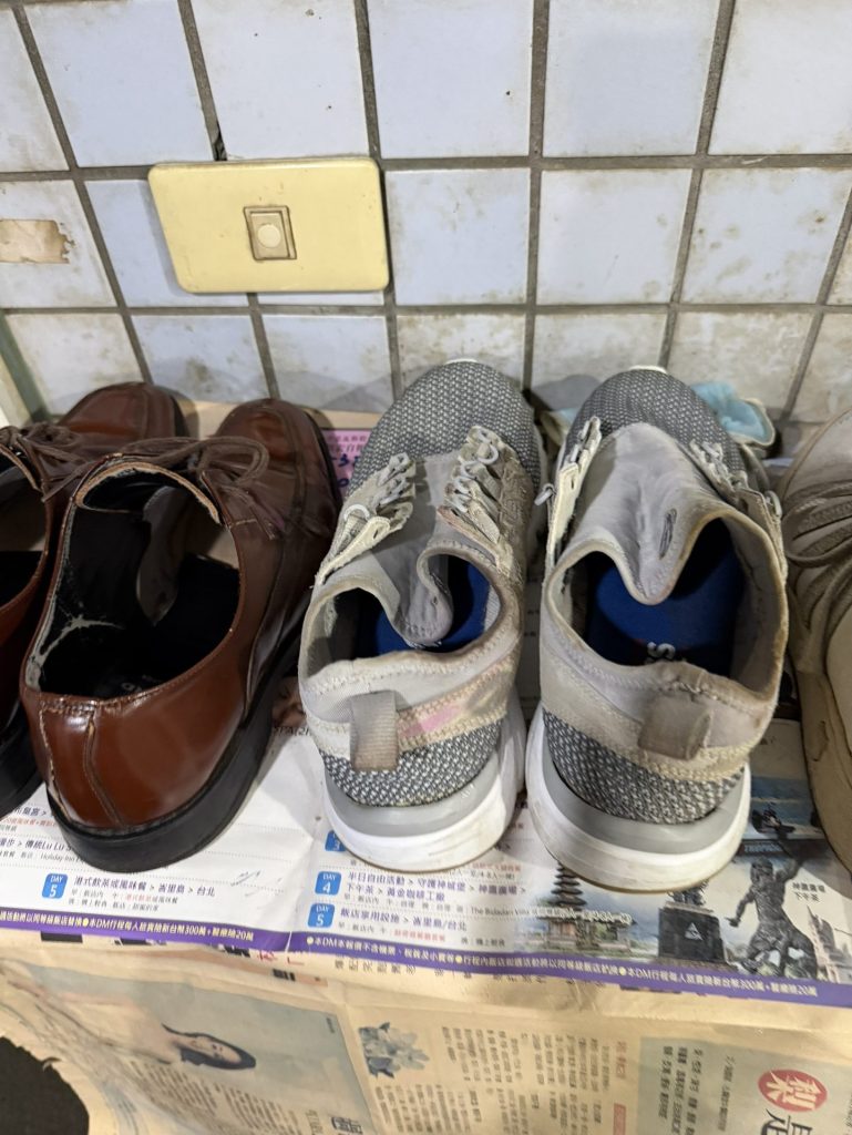 裝修注意！鄰居鞋放走廊遭粉塵弄髒　管委會暫扣保證金、設計師賠1萬元
