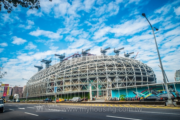 大巨蛋何時復工？ 都發局：照法定程序走