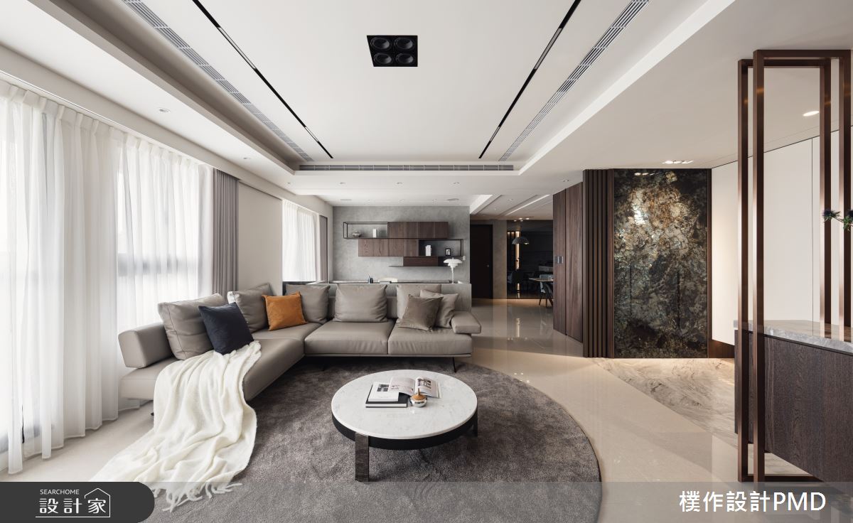 奢華人文飯店風！玄關石材端景、展示櫃體與開放大餐廚，穿透感延伸精緻...