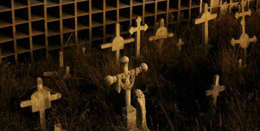 死後世界也好擠 港驚人墓地照曝光