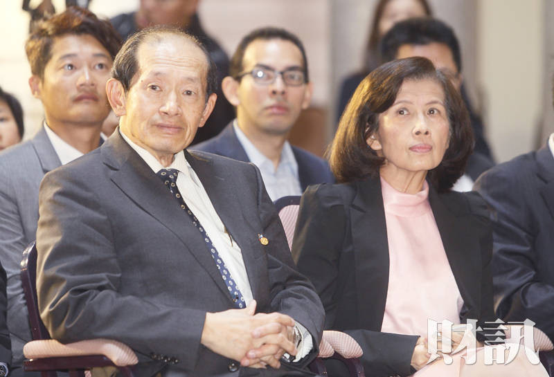 林郭文艷請出何壽川牽線 談判依然破局