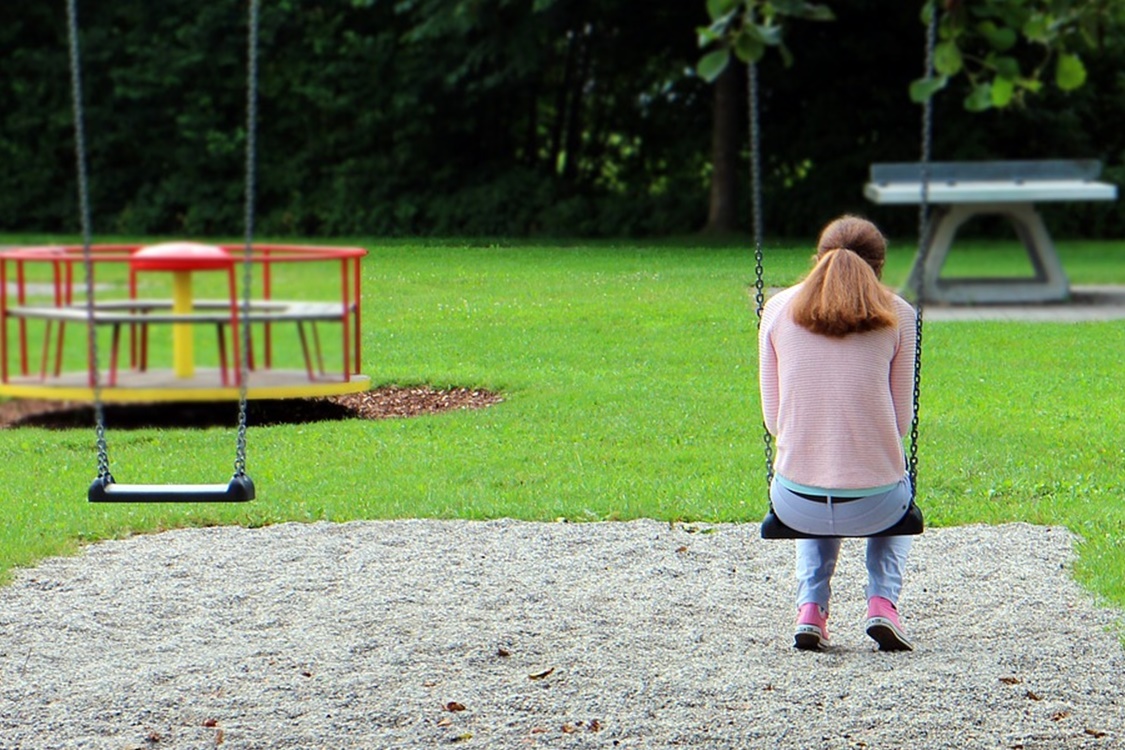 上繳一半薪水「哥免費吃住」！她拒絕再給慘了 媽直接換門鎖...