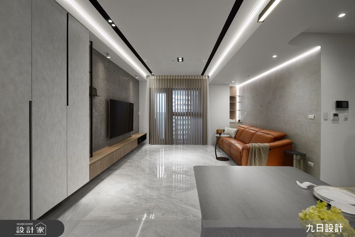 藝術塗料與燈條建構的冷調現代宅！看似理性的 30 坪新成屋，是夫妻傾吐...