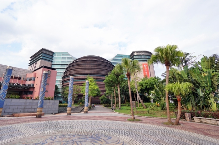 京華城、雙子星互搶客？ 商仲分析：不衝突