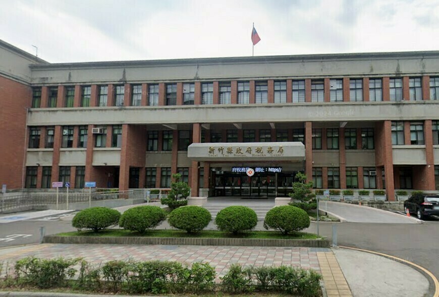 夫妻贈與土地後2年內身故，可用繼承公告現值計土地增值稅，稅務局提醒民...