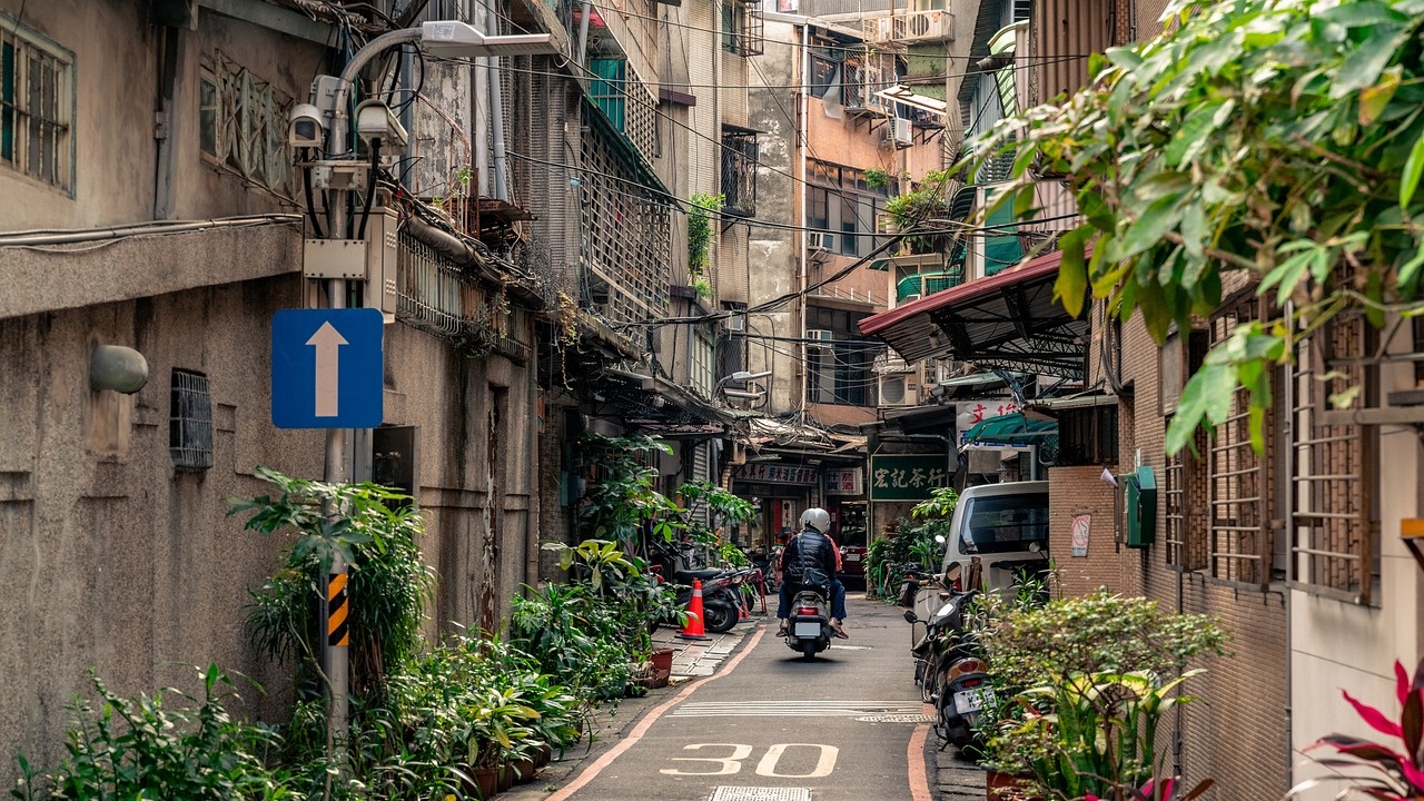 尪想跟親戚買60年老公寓「等都更都划算」 網搖頭：別傻了