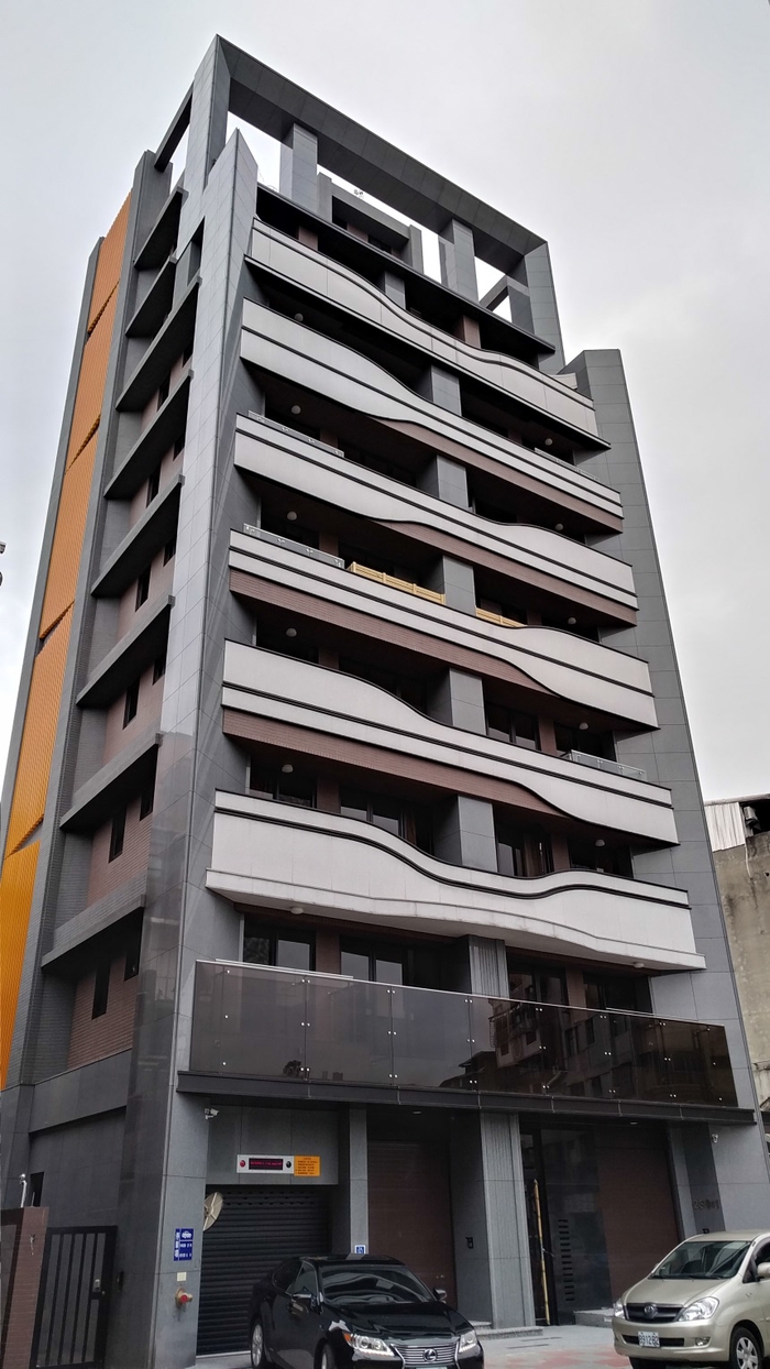 百年樹海植物園區  四面臨路採光無可比