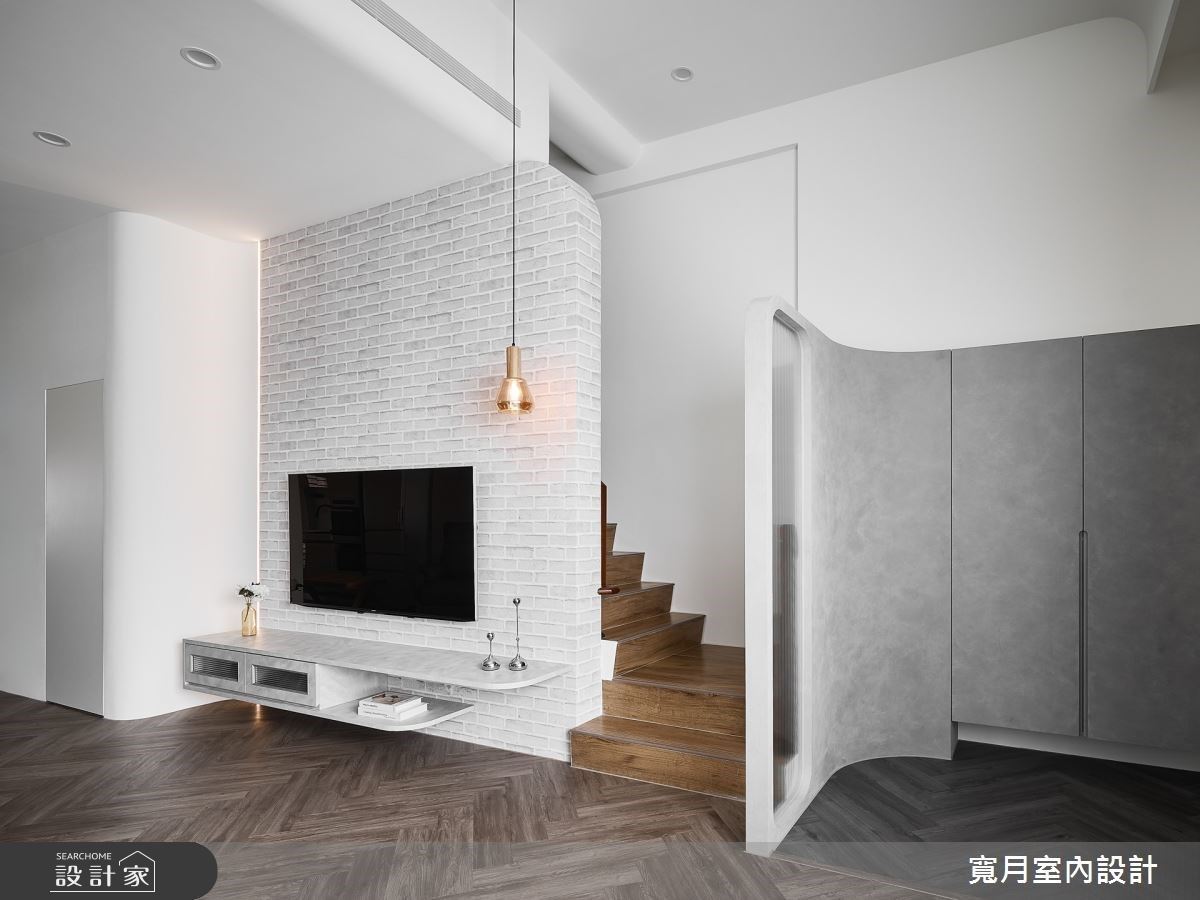 到宜蘭海景民宿來場Slowcation!頂樓交誼廳佐大面玻璃窗讓無敵海景成為居...