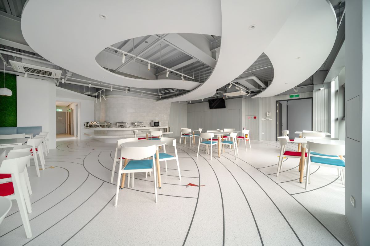 想要乾淨、好顧又有設計感？滿鋪式地板無縫解決清潔困擾！