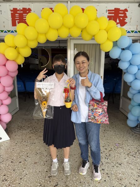 鳳凰花開迎夢想展望會伴屏東266位弱勢學子迎畢業  少女錄取空軍官校盼用...